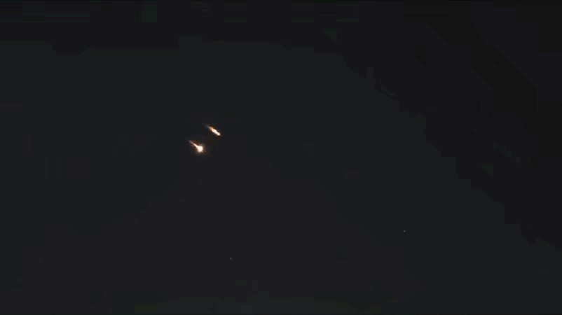 伊朗弹道导弹搭载集束子母弹头，在目标上空完成释放全过程。一枚母弹可释放80枚子弹