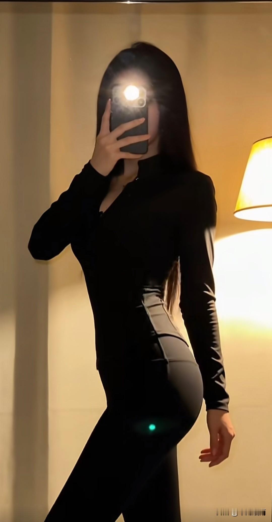 节物惊心换，行藏顾影怜。