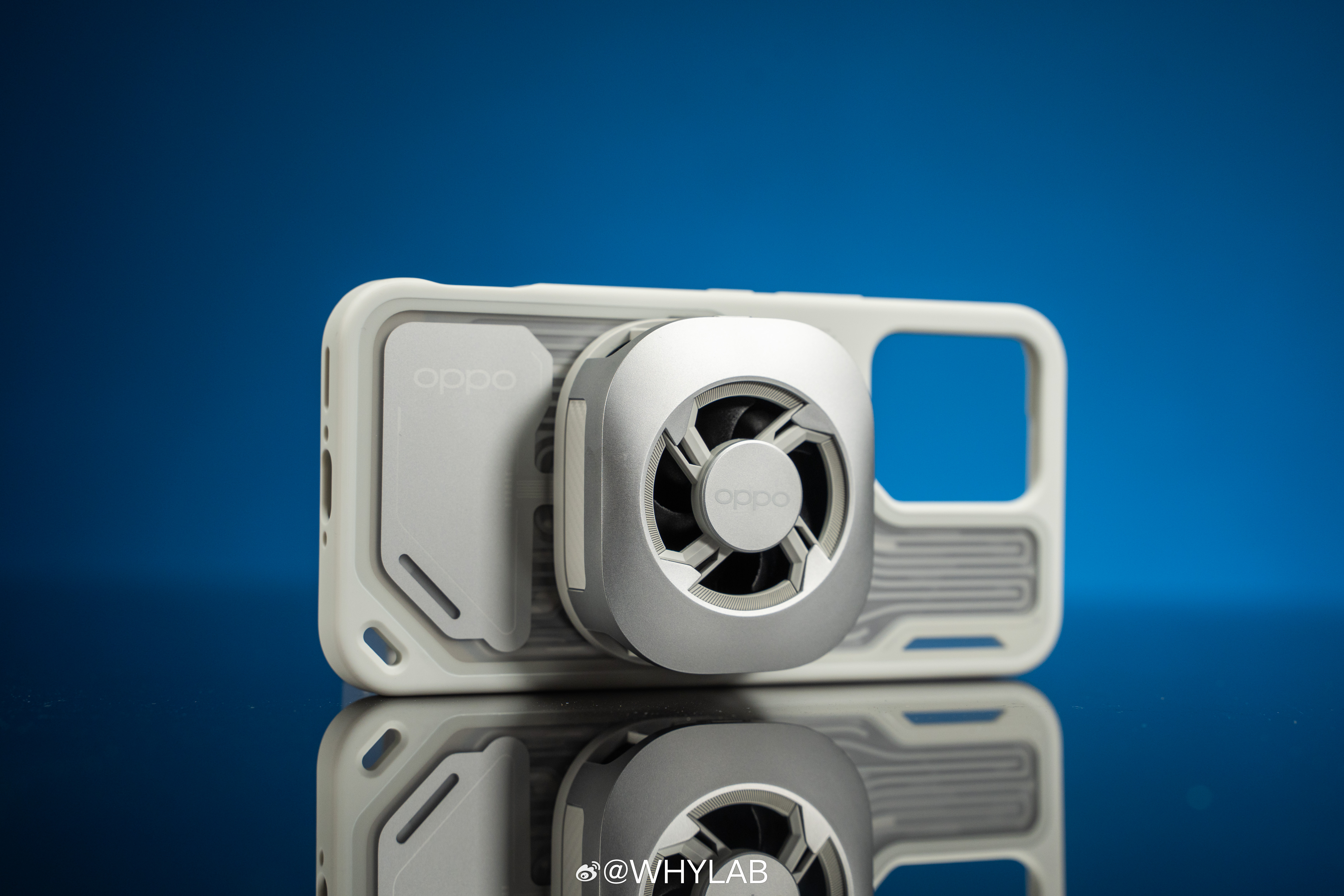 WHYLAB图赏收到了 OPPO K15 Pro 系列发布会邀请函，里面是疾风超