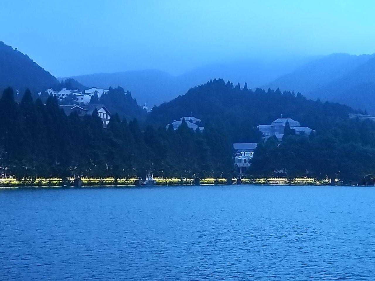 冬日生活打卡季美丽的一幅山水夜景