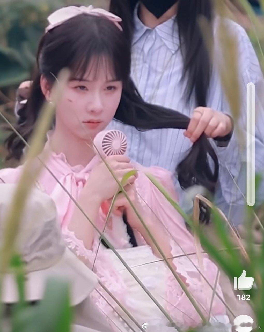 粉嫩幼稚得过分了质感又差30+女演员动态呈现估计不咋样 