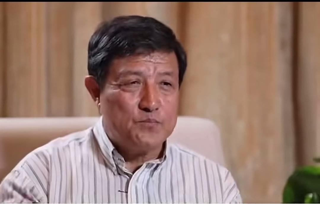 毛远志把孩子们与毛主席的合影，锁在柜子里，怕孩子们拿出去炫耀。

毛主席的后人都