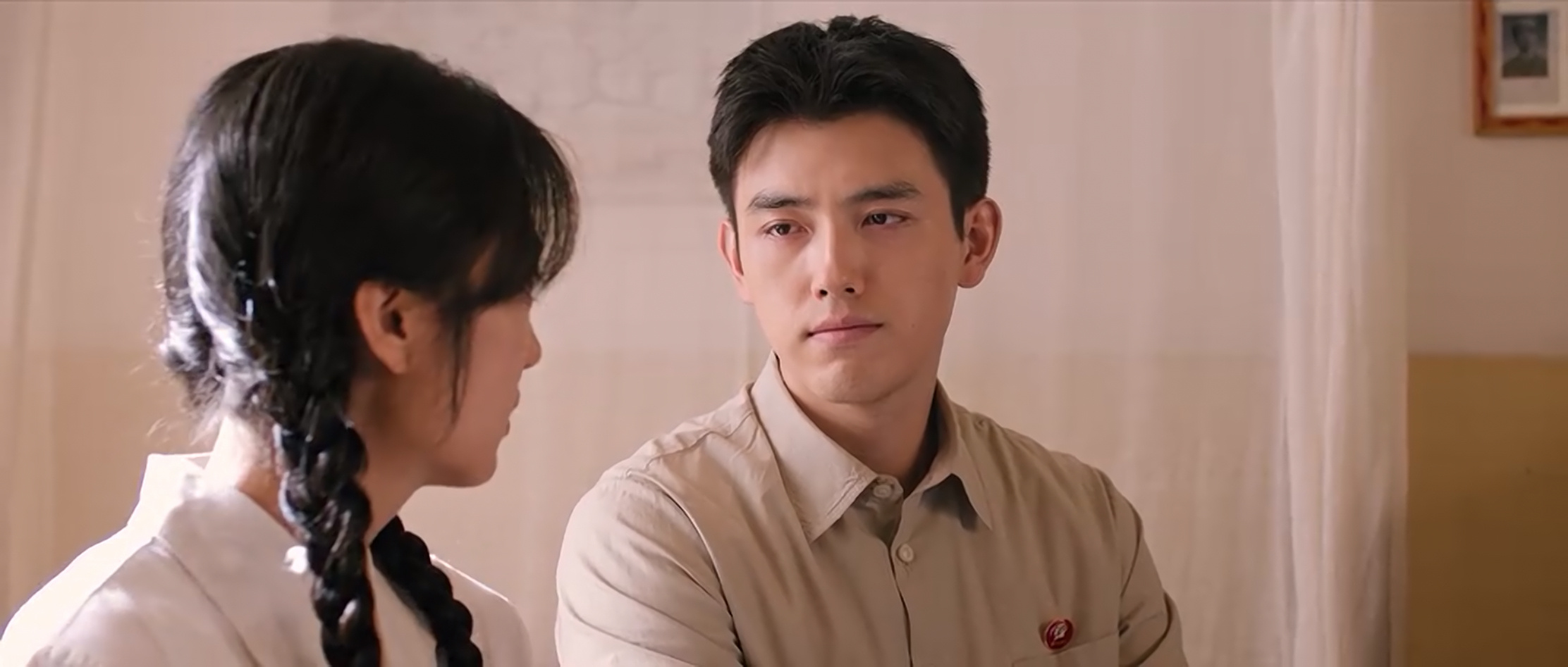 看《纯真年代的爱情》看到现在……阿瑟演傻子有一套