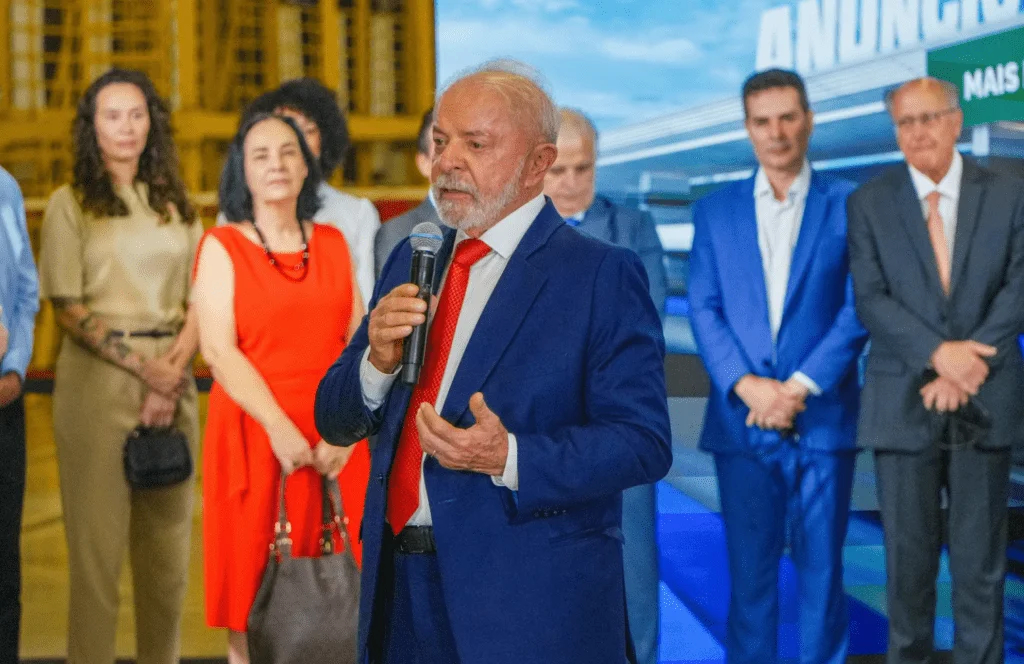 巴西总统卢拉在考察中国车企与巴方合作建立的生产线时表示，中国是巴西最好的合作伙伴