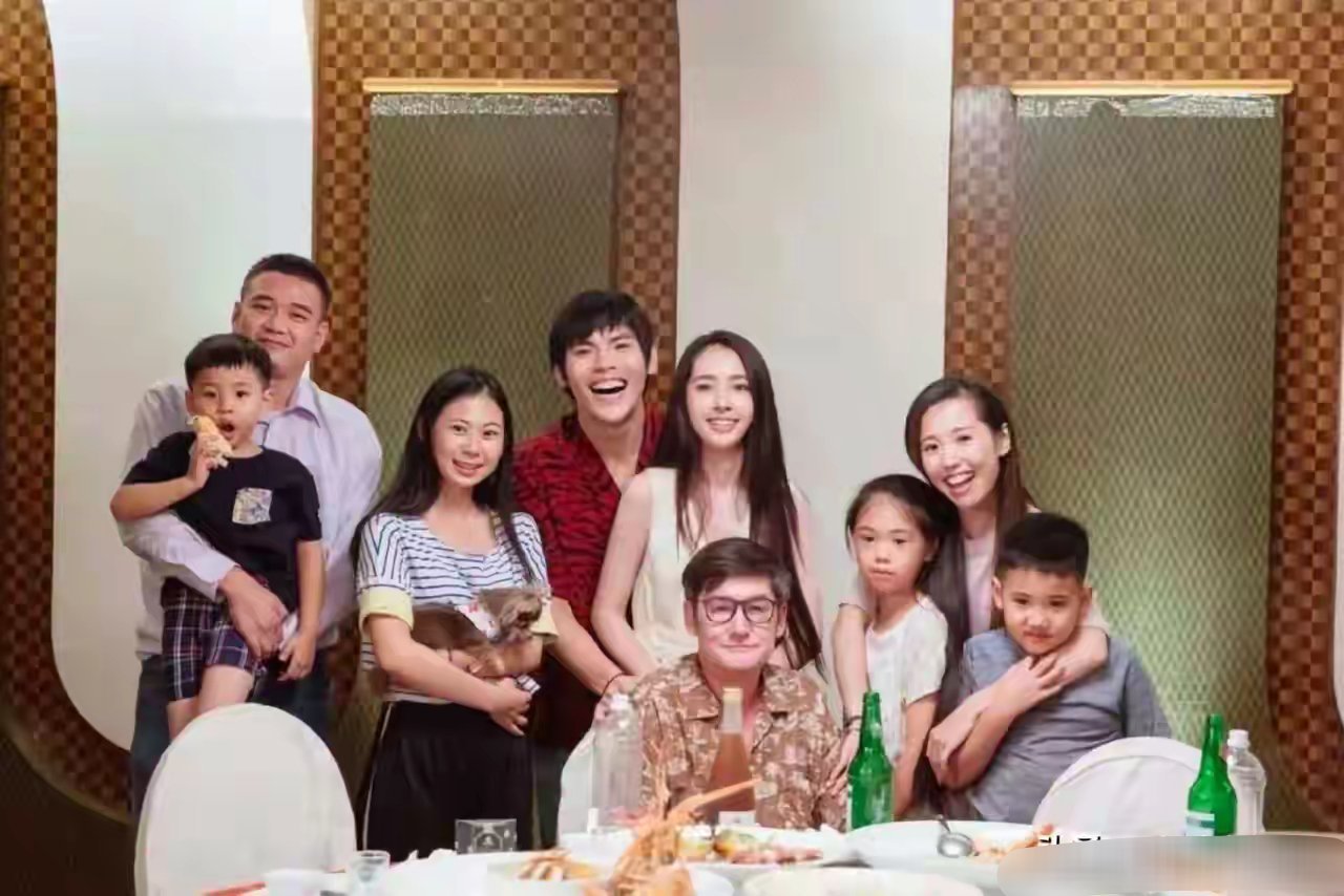 郭碧婷中了基因彩票，姐妹三个，她最漂亮了 ​​​