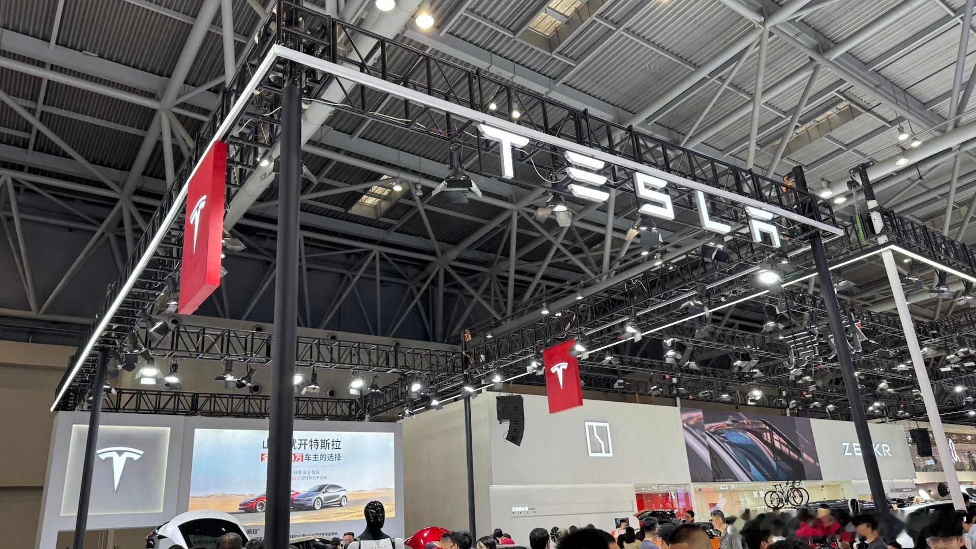 没想到缺席了北京车展和上海车展的特斯拉，带着焕新Model Y、Model 3和