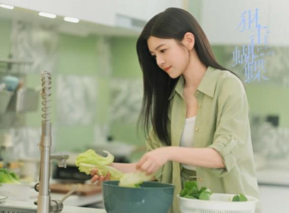 42岁陈妍希海口星光大赏逆袭！凭《狙击蝴蝶》破婚姻争议

12月21日陈妍希将亮