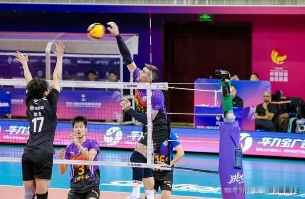 中国男排超级联赛A级季后赛首轮，上海男排坐镇主场3-1击败江苏男排，取得开门红，