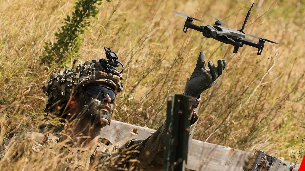 “未来战场，谁掌握‘蜂群’，谁就捏住了战争的咽喉！”

【突发！五角大楼砸10亿