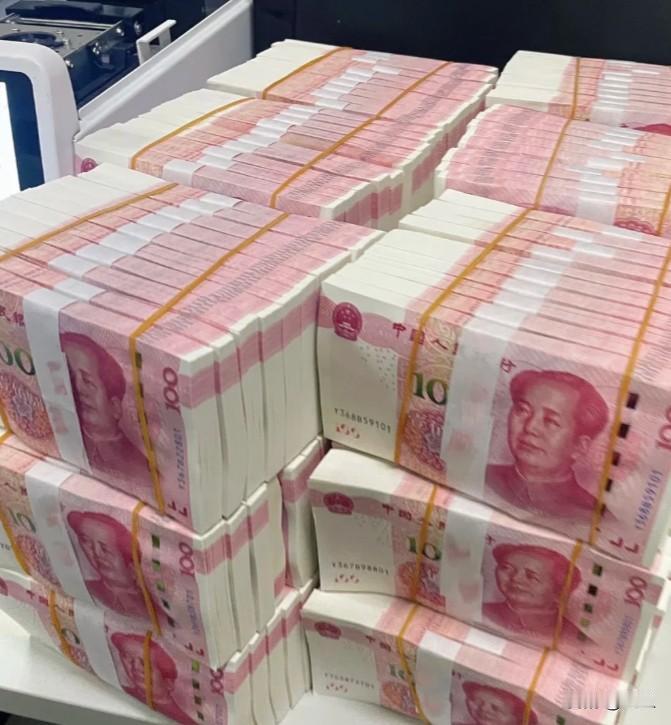 你有没有这种感觉？一刷短视频，满屏都是年薪百万、喜提豪车，好像全中国就自己一个穷