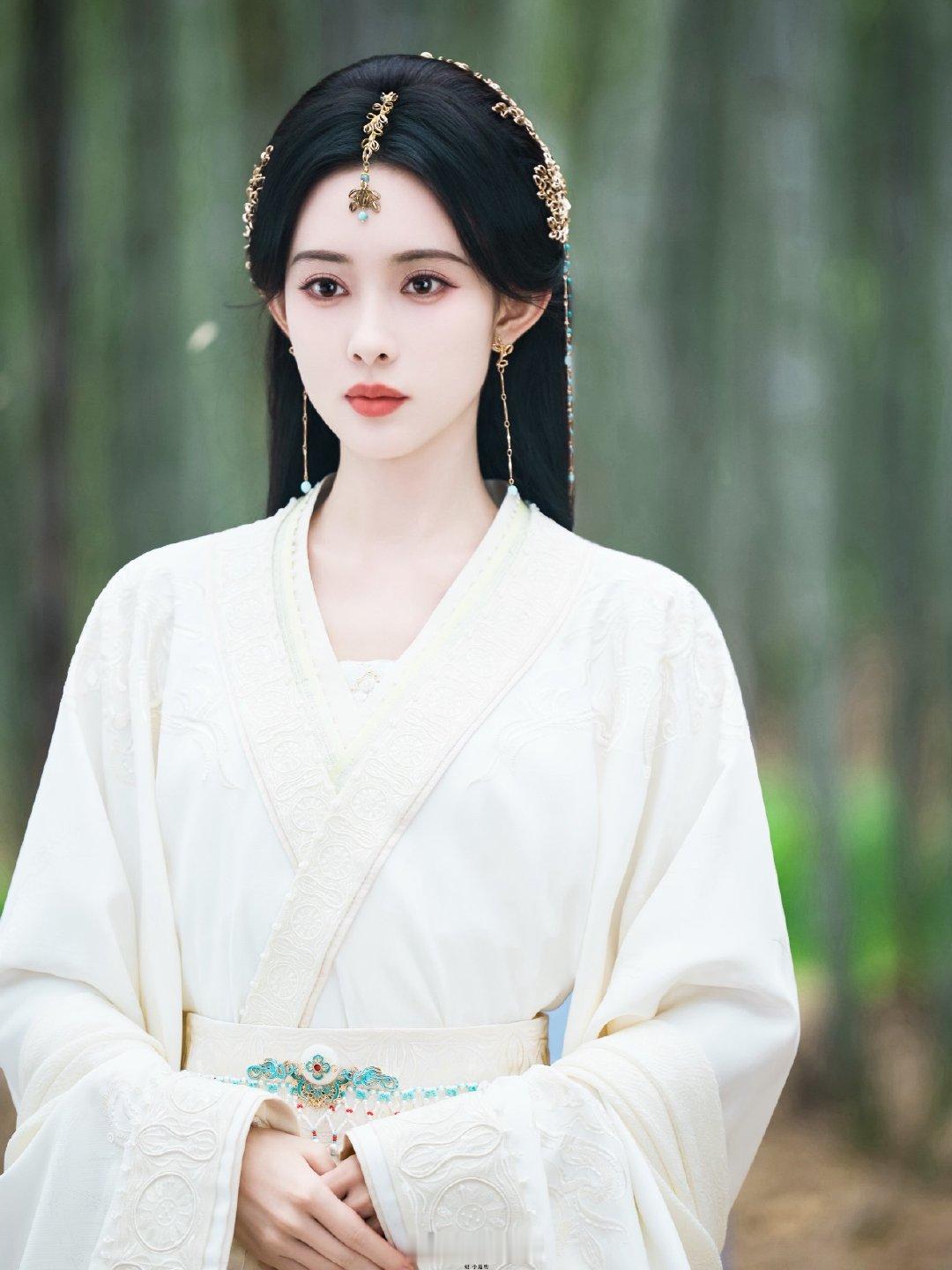孟子义三伏天穿皮草拍戏感觉孟子义要中暑了啊啊啊啊啊，有点心疼孟子义了啊！没想到居