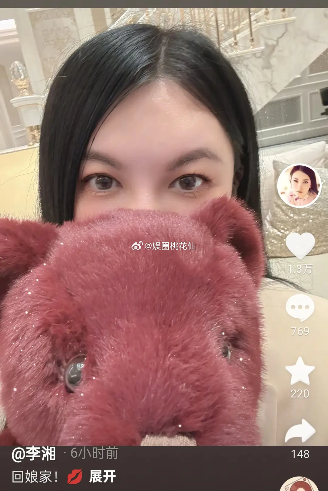 李湘经历了模仿风波后，再度更新了自己的日常视频，视频文案说她回娘家了，也就是湖南