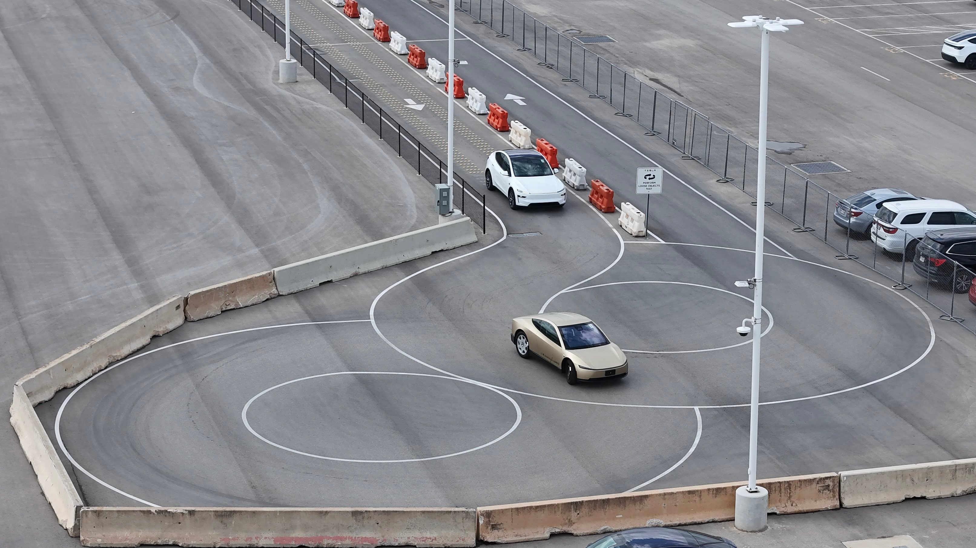 特斯拉Cybercab与Model Y尺寸对比 