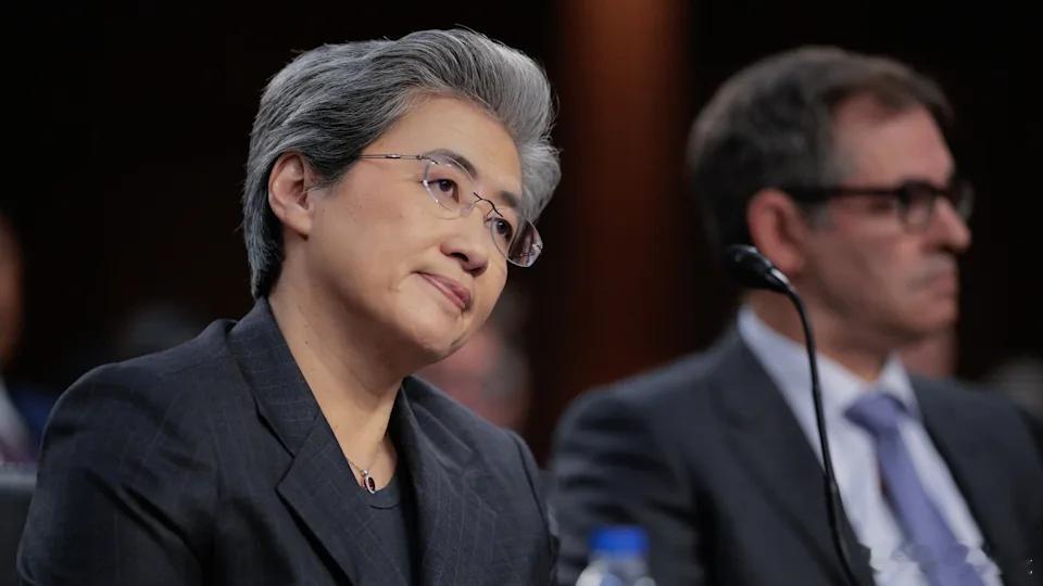 【美国政府警告黄仁勋、蒂姆·库克和苏姿丰，北京可能在2027年攻打台湾】[碰瓷撒