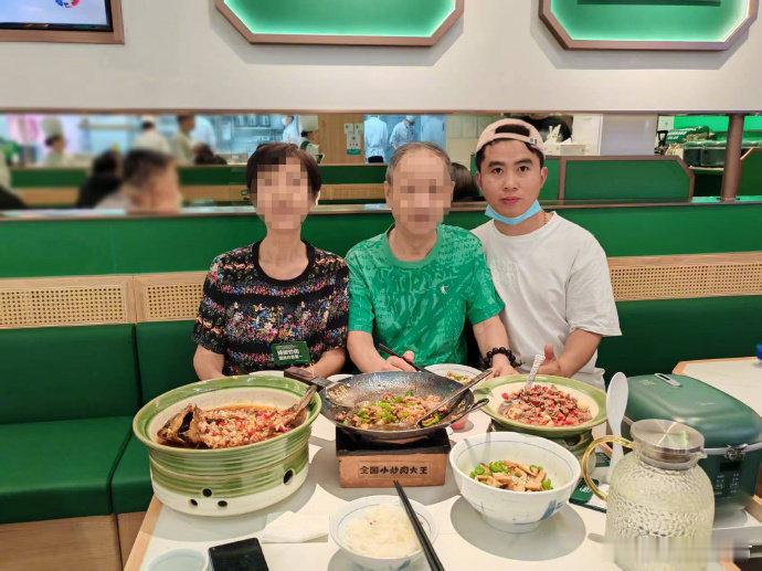 【中介屋内发现2万元现金全归还】卖房清理杂物竟找出“隐藏财富”！北京链家经纪人张