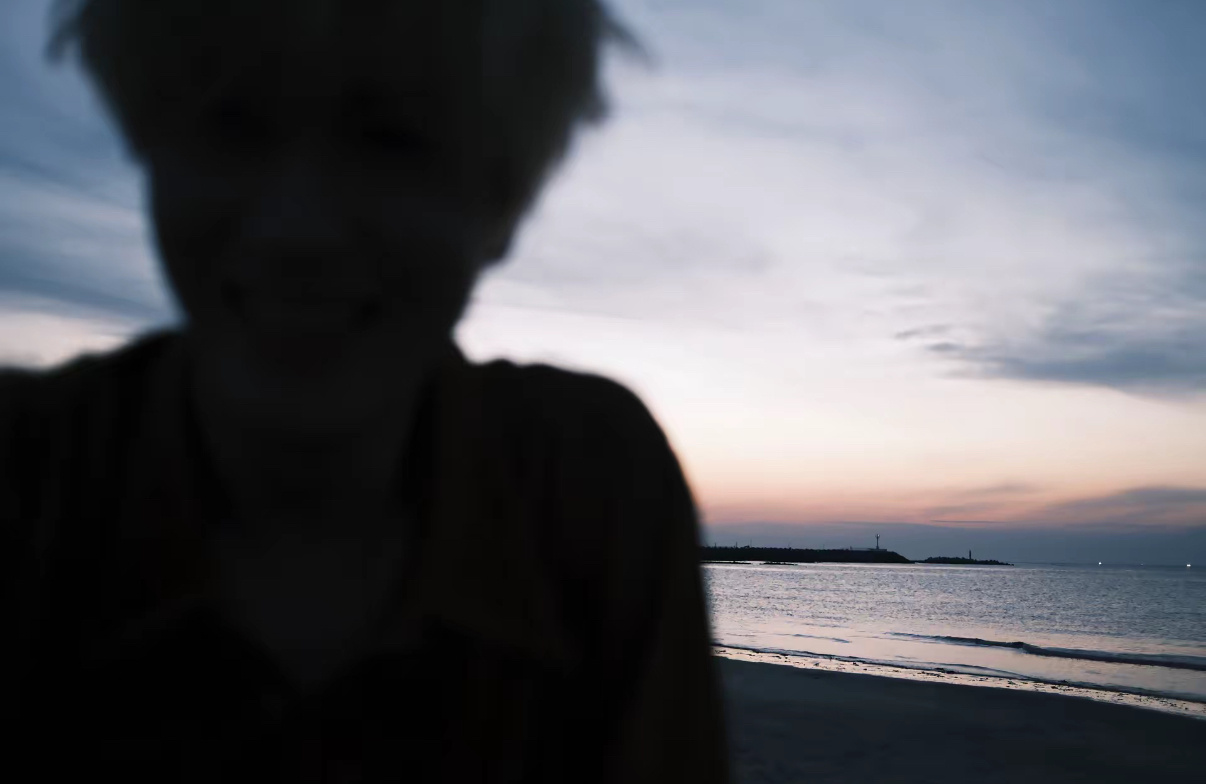 诶哟这张笑的这么开心呢 