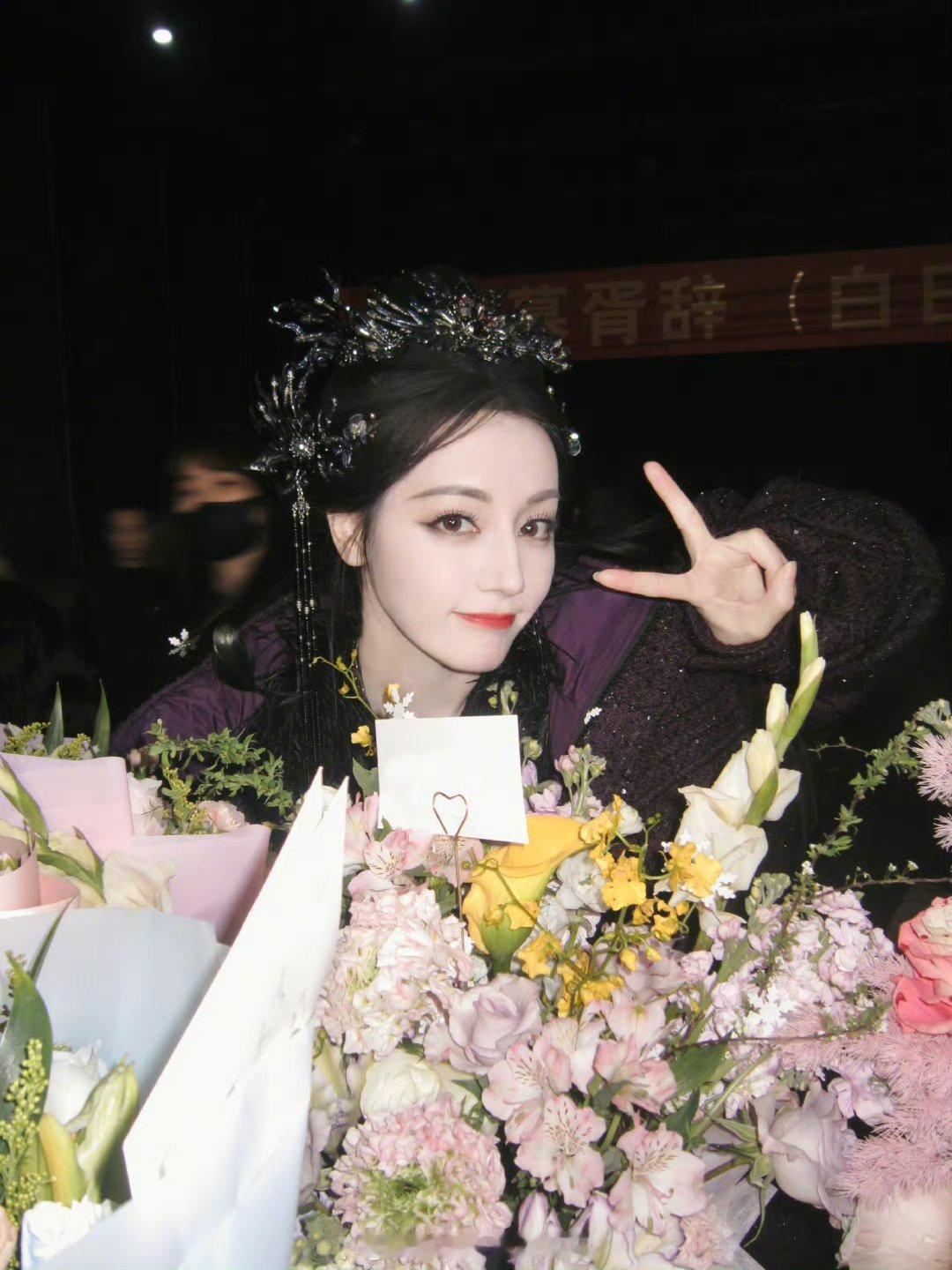 迪丽热巴烟火人间 期待和贺思慕见面