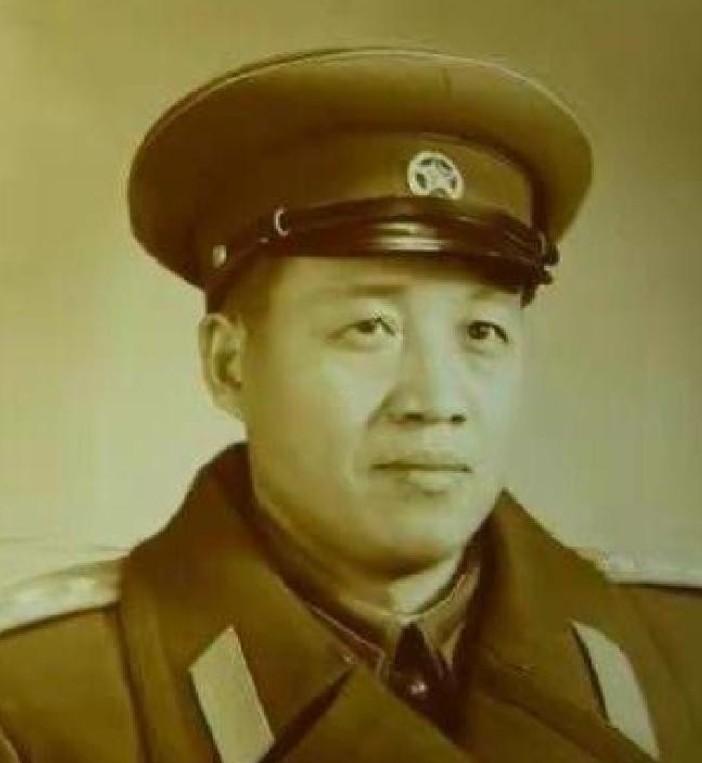 1950年志愿军团长范天恩带两千余人失联多日，由于私自率部赶入松骨峰战场竟然成了