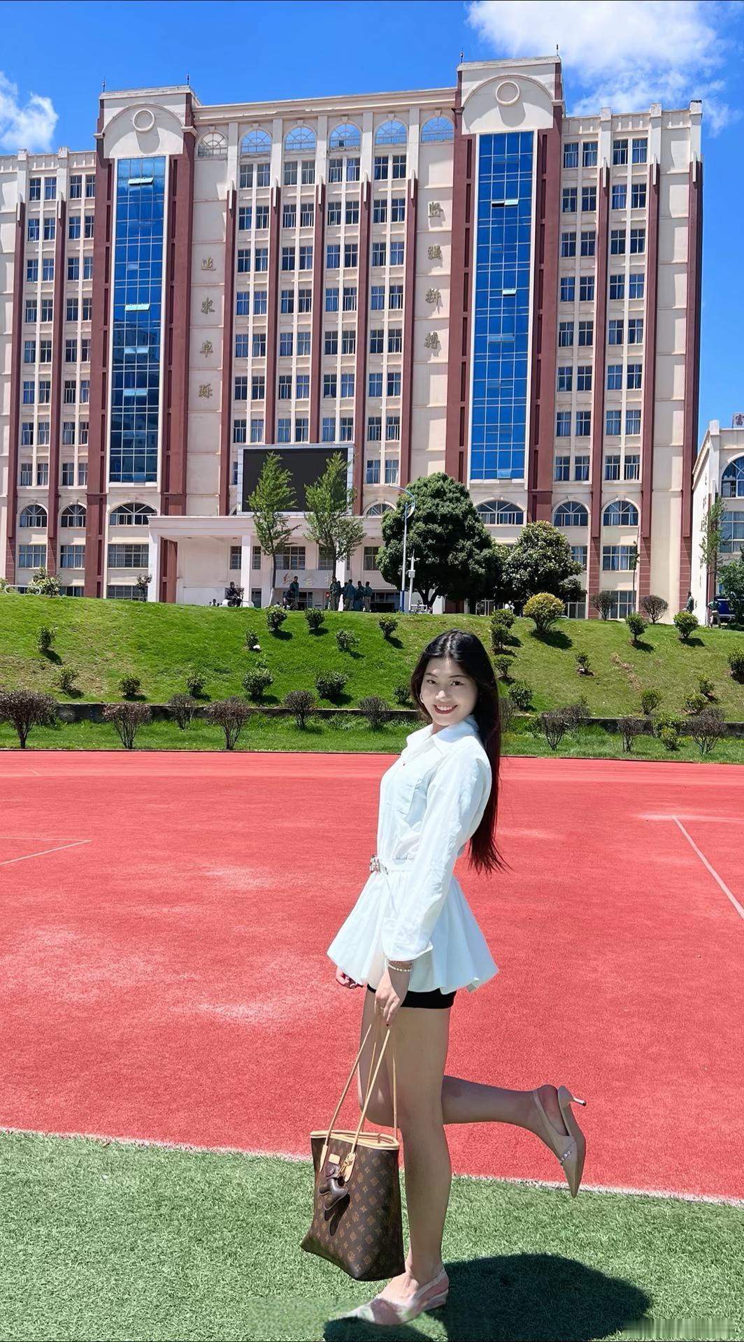 女生如何穿搭看起来时尚更有品味呢