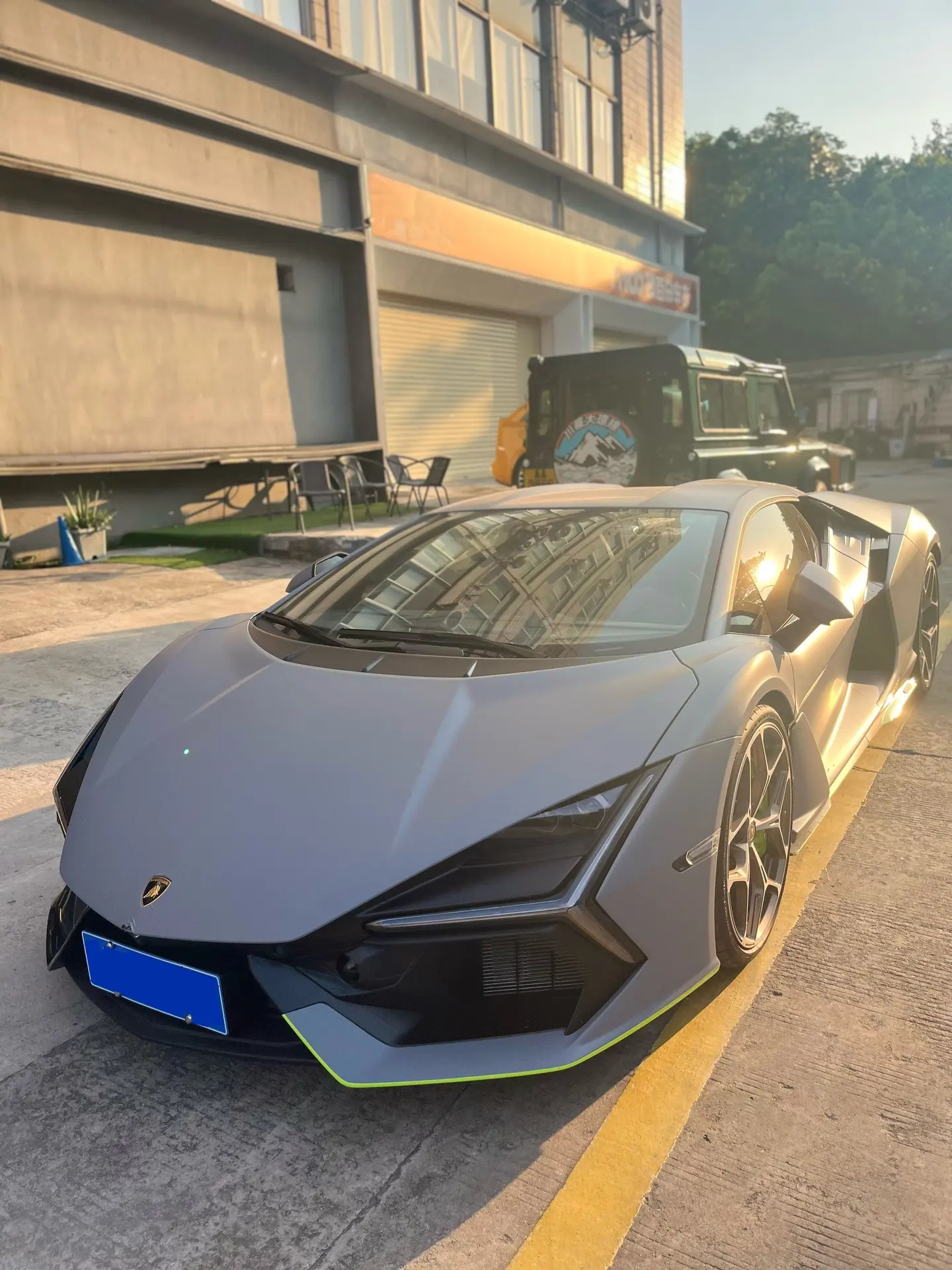 Lamborghini—revuelto