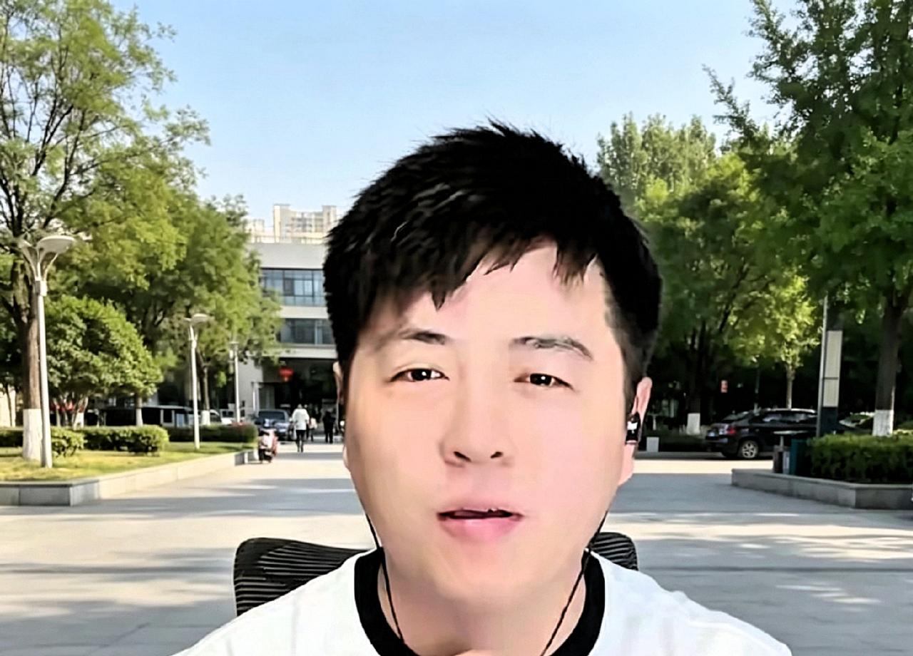 某巴真是越来越离谱，户外直播都不忘暗戳戳踩柴桑大姐。嘴上说着大姐穿汉服站在江南烟