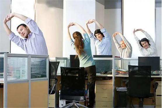 花30元假装上班的成年人，藏着最清醒的人生智慧
 
杭州一家假装上班的公司彻底火