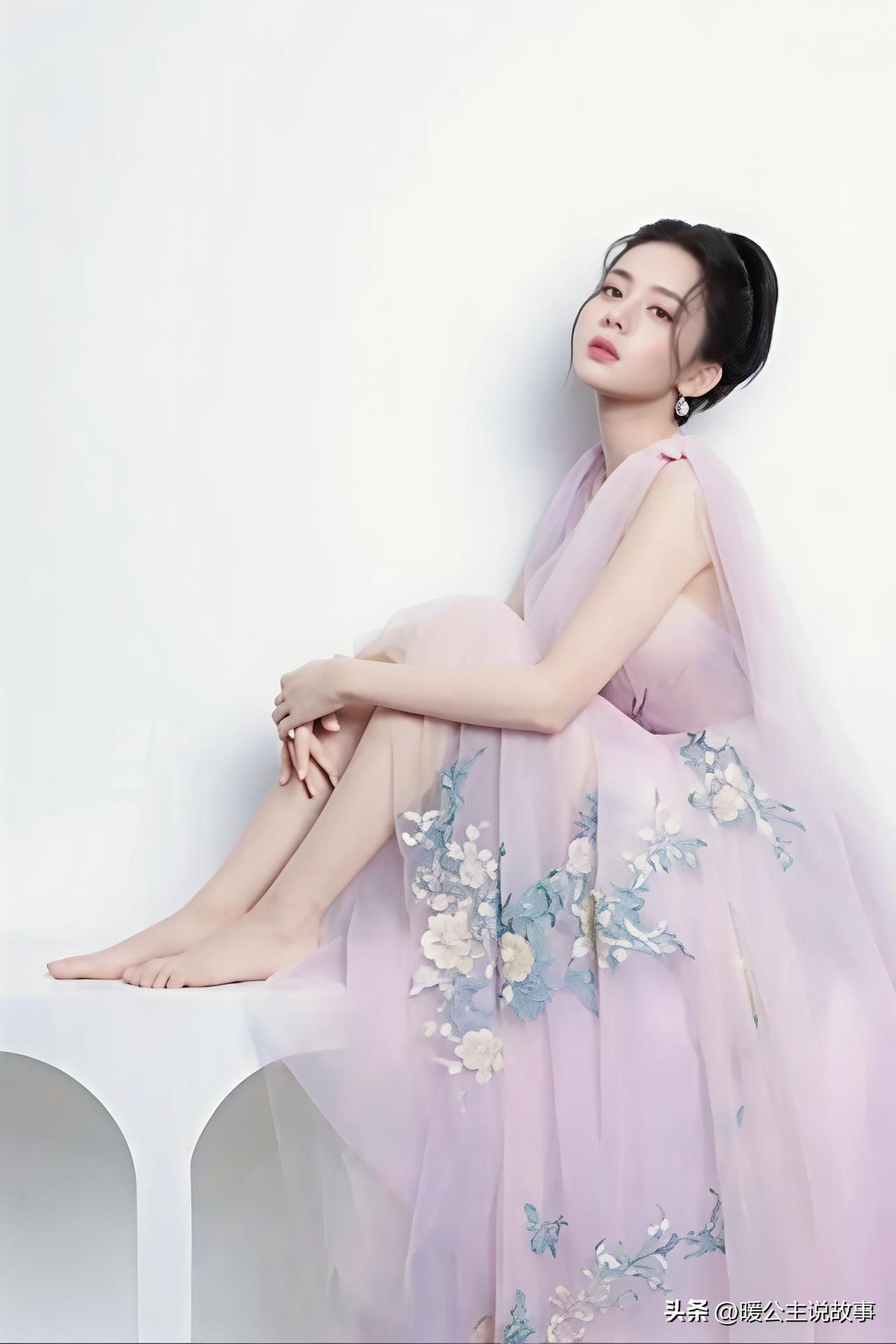 古力娜扎光脚丫