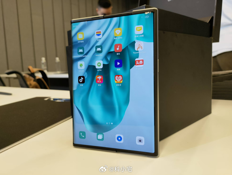 vivo 新专利曝光，探索竖向卷轴屏手机设计，以后应该会有相关产品发布 