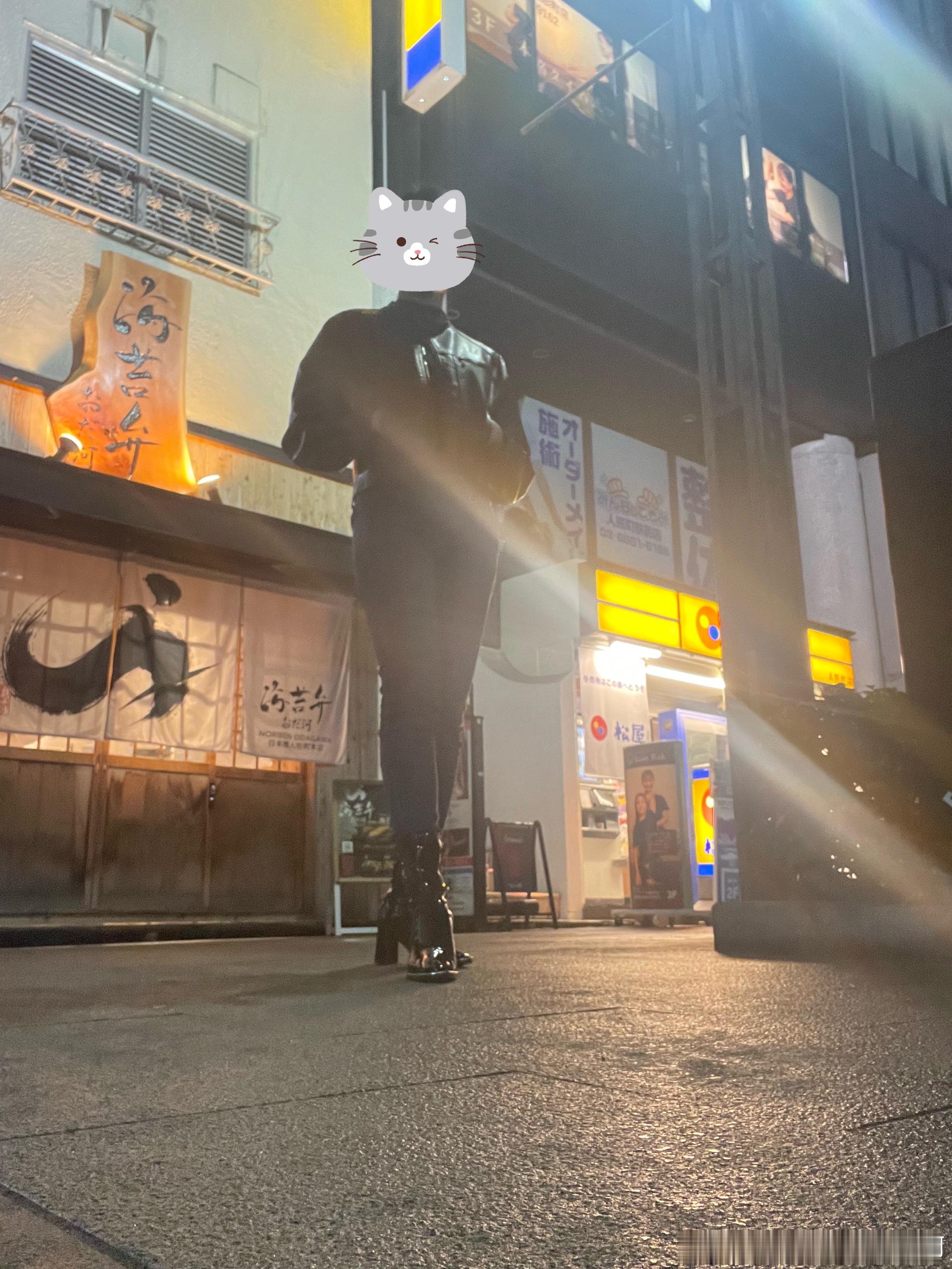 喝酒喝多了竟然发现调酒师有两个都是阿宅和我畅聊全职猎人以及聊主流产品已爽，打的回