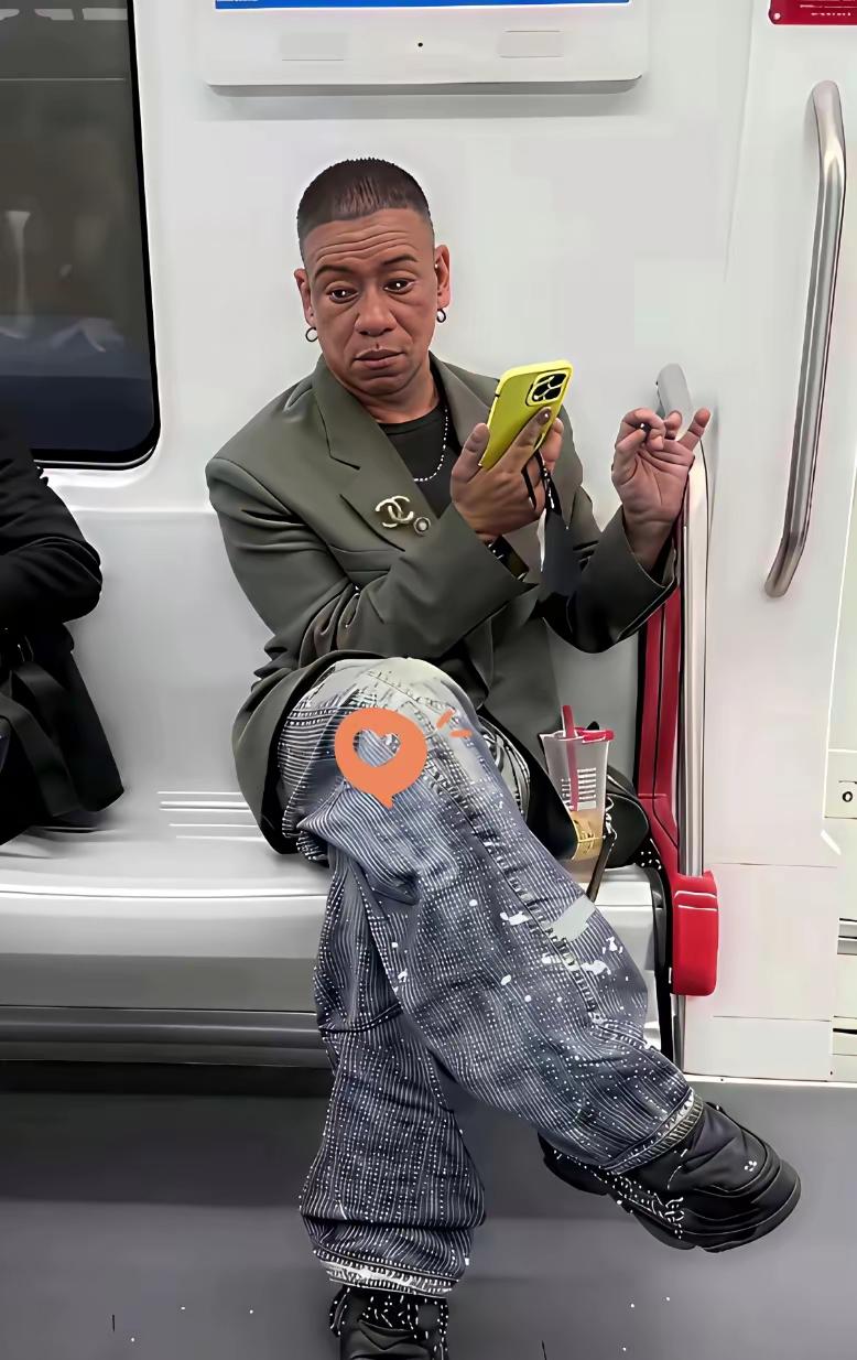 大爷太潮，让人羡慕
大爷太卯，让人敬畏
大爷太嘎，让人退避