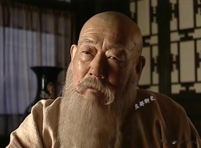 翁同龢被逐出政坛，主要分为两步走。
第一步是戊戌变法开始后的第四天，光绪帝亲自下