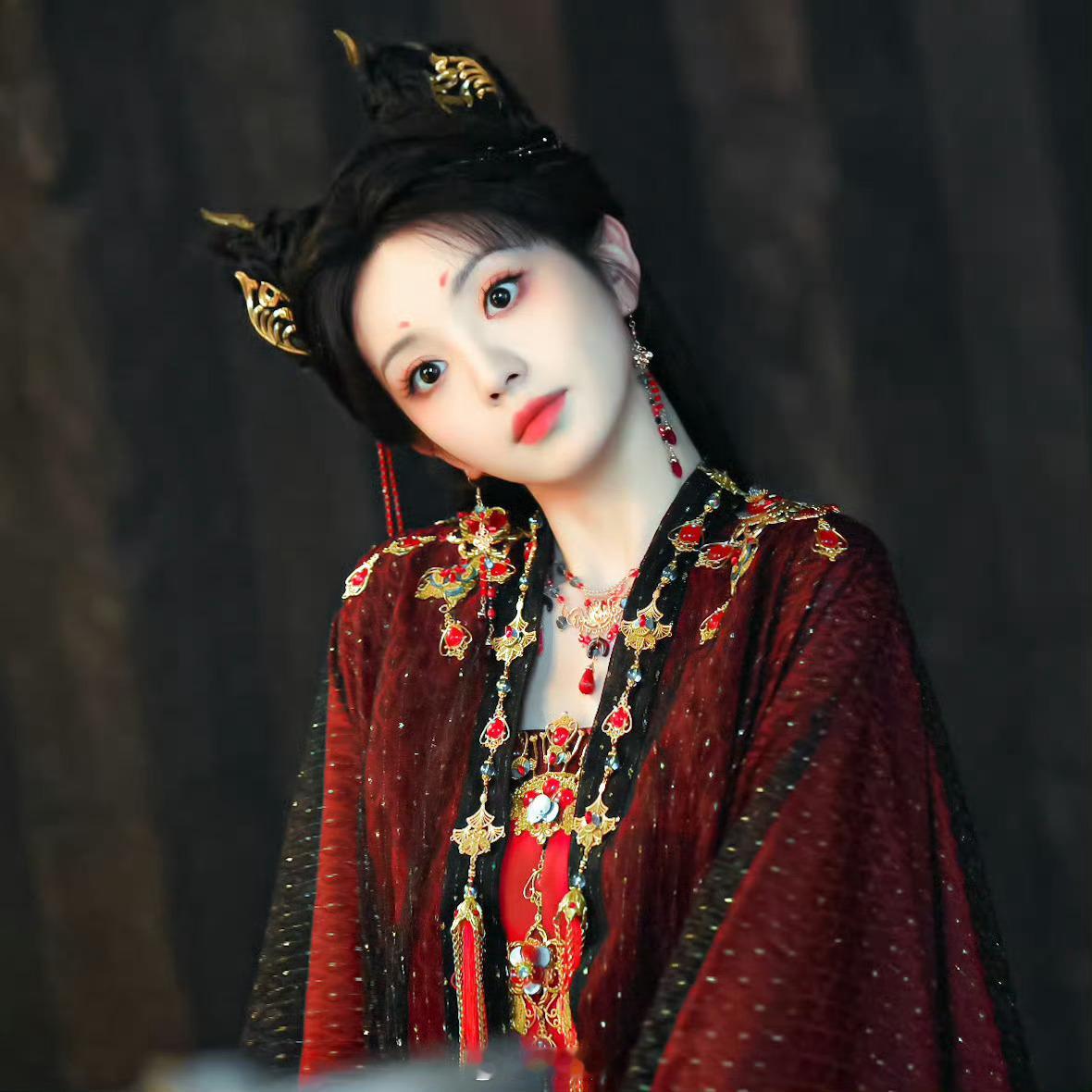 田曦薇发了108张武祯奇迹祯祯来了，每一套都好惊艳，现在马上！我要看到我们武祯！