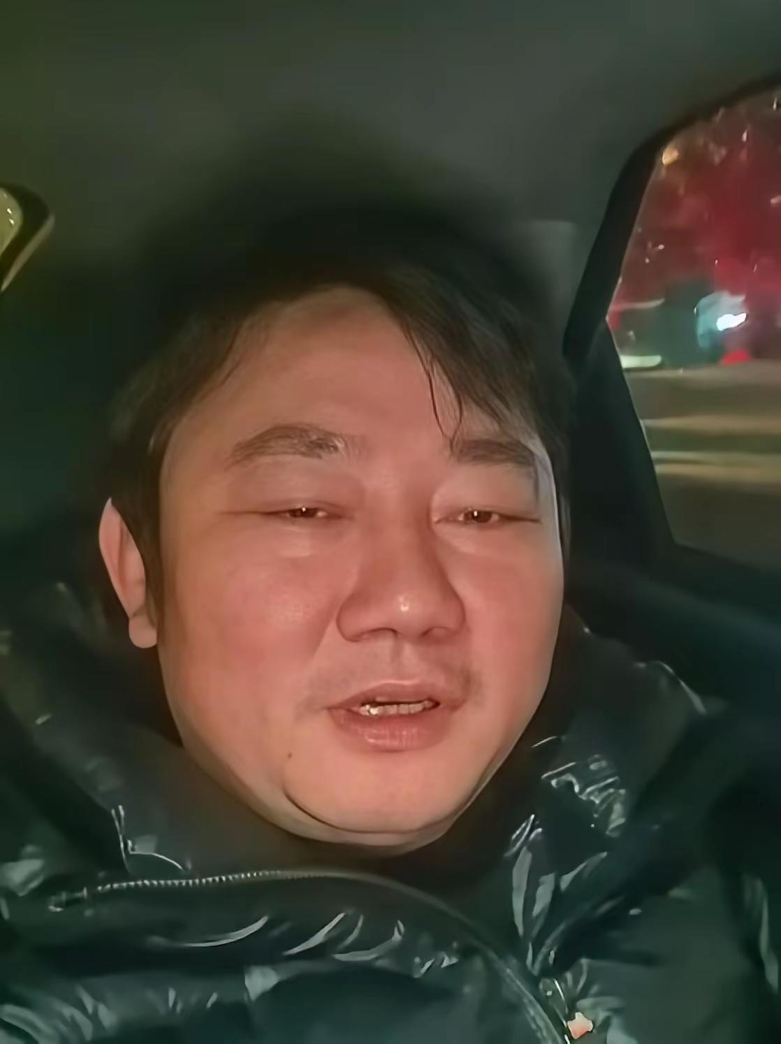 张雪这规矩定得，我举双手赞成。
 
820RR是什么概念？135匹马力，零百加速