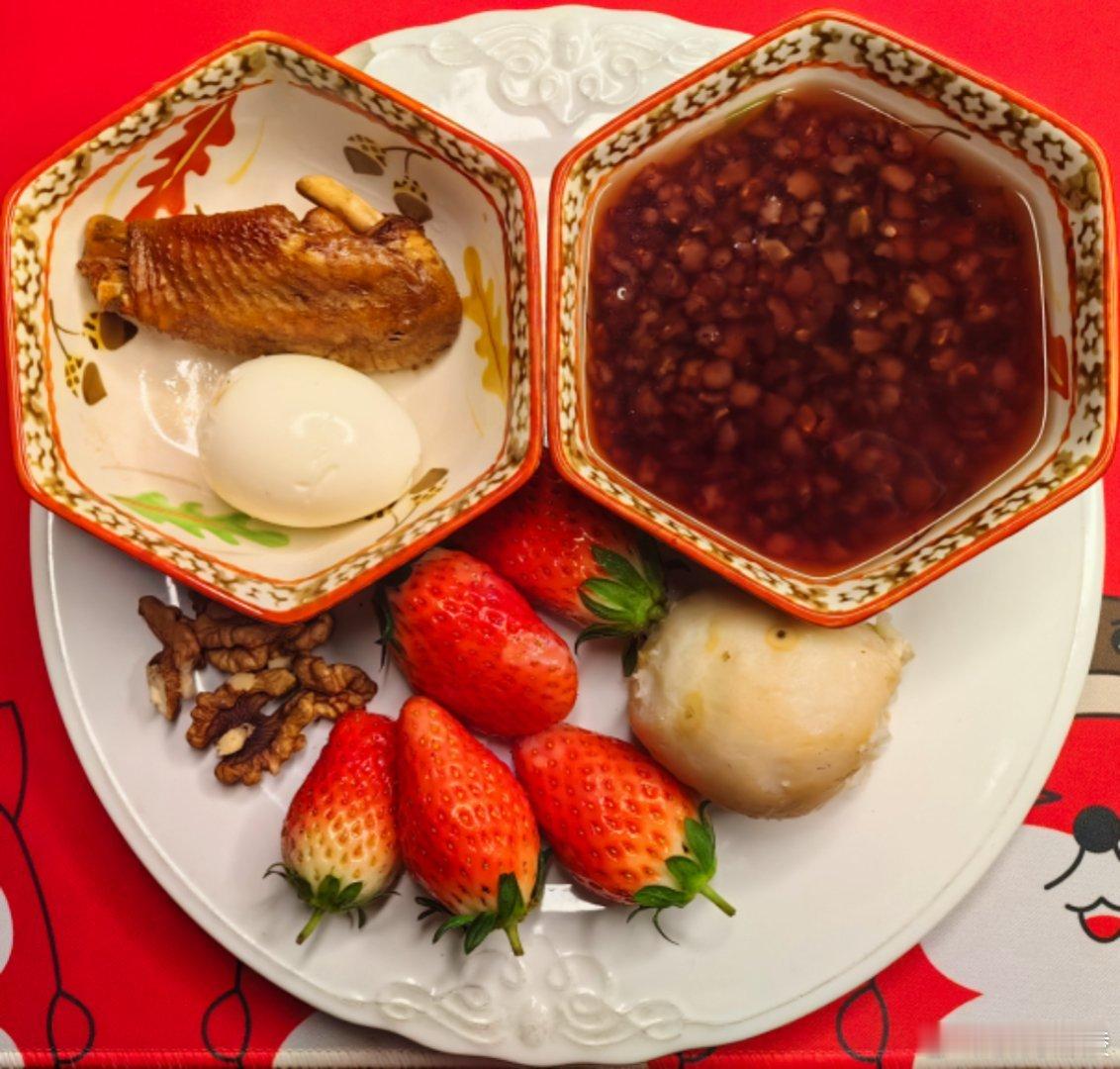 终于采购的食材可以吃上比较满意的一日三餐了，今儿的早餐：胶东芋头，只有在山东才能