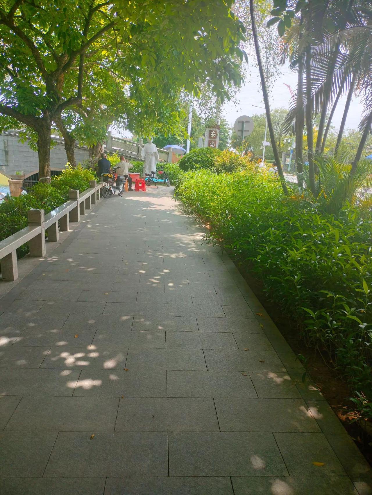 一张桌，一张凳子。大师帮你预测未来！