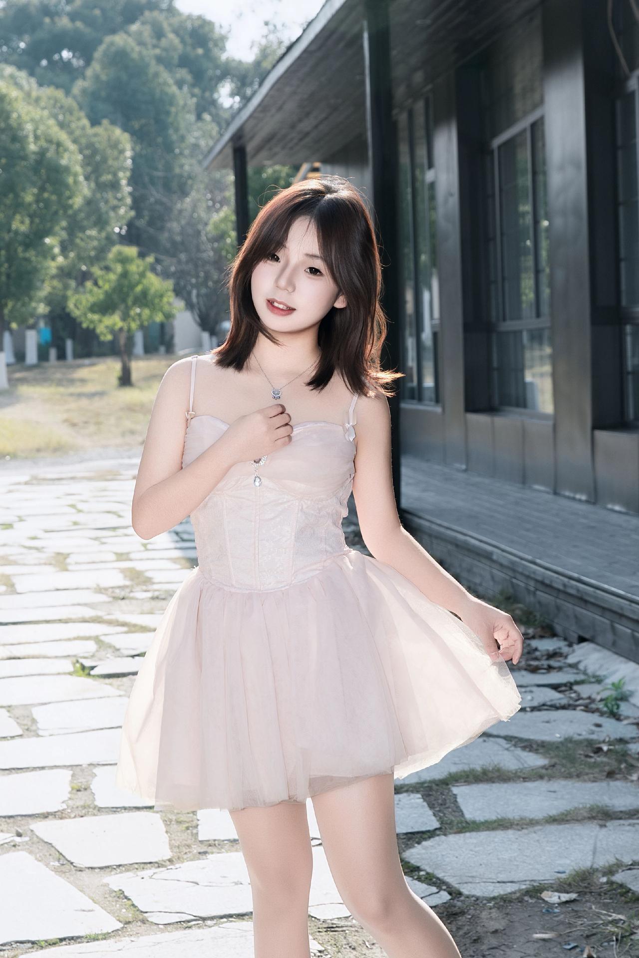 长沙约拍📷-后湖国际艺术中心
模特：@小᳐魚. 
设备：Canon EOS R
