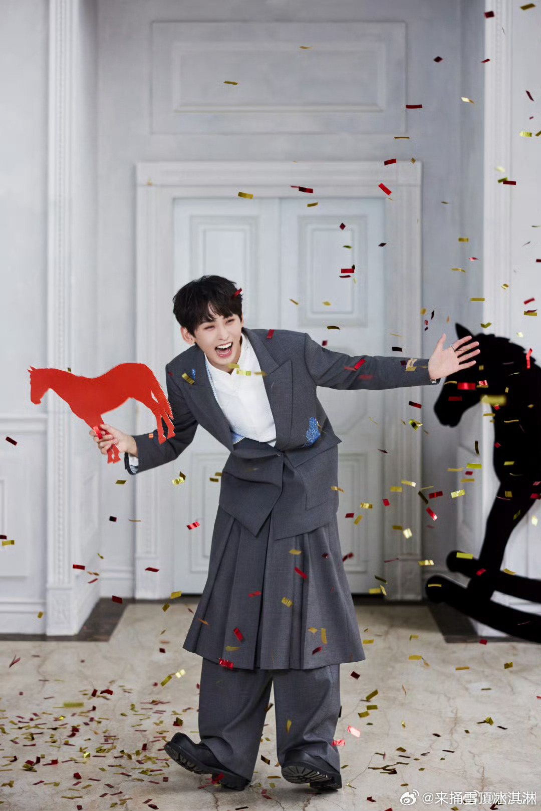 唐九洲给杜华送了300斤大米我家那小子情商高还实在，唐九洲送三百斤大米，杜华都让