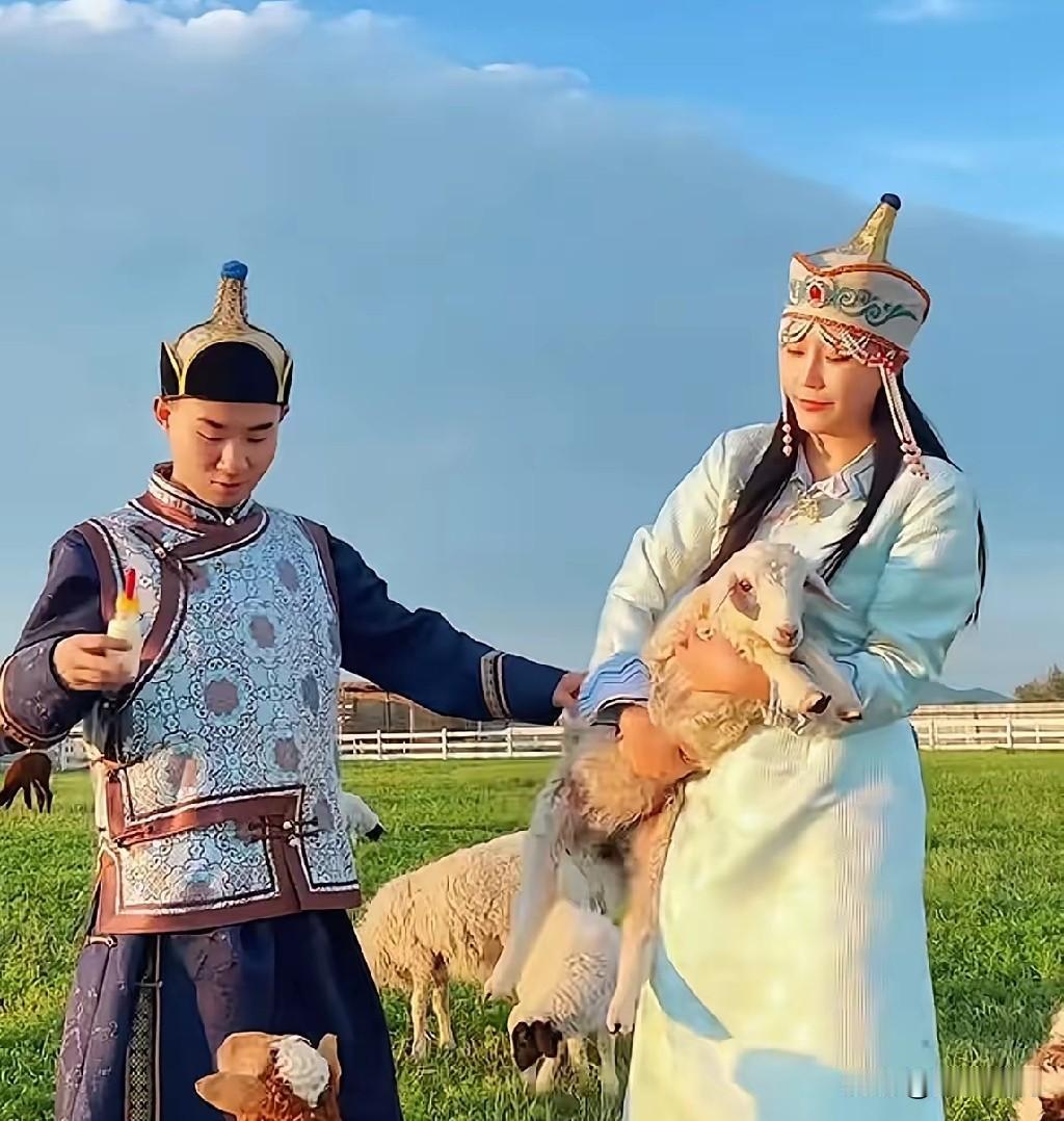 陶阳夫妇拍摄的旅游观光vlog。
明显的，妻子是更喜欢表达分享的那一个。
两个人
