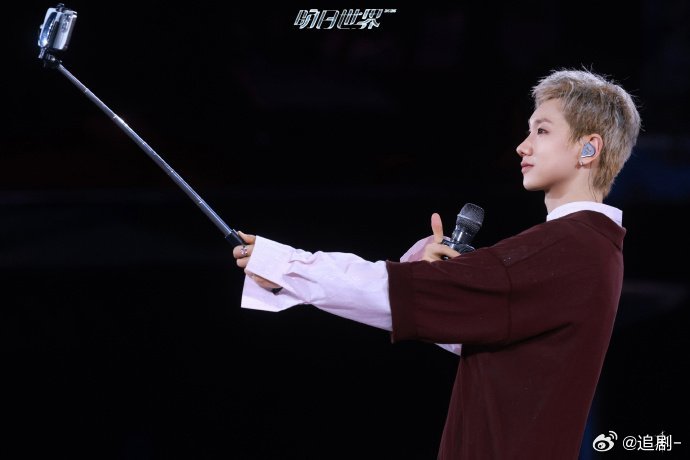 汪苏泷演唱会黑梦舞台我给到夯建议反复观看汪苏泷黑梦舞台 舞台造型、编曲搭配全部恰