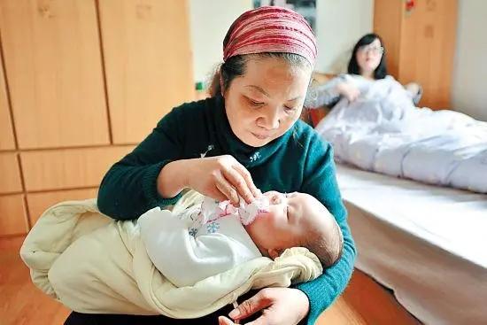 坐月子慎选亲妈伺候？过来人警示

坐月子对于女性来说是一个非常重要的时期，不仅关