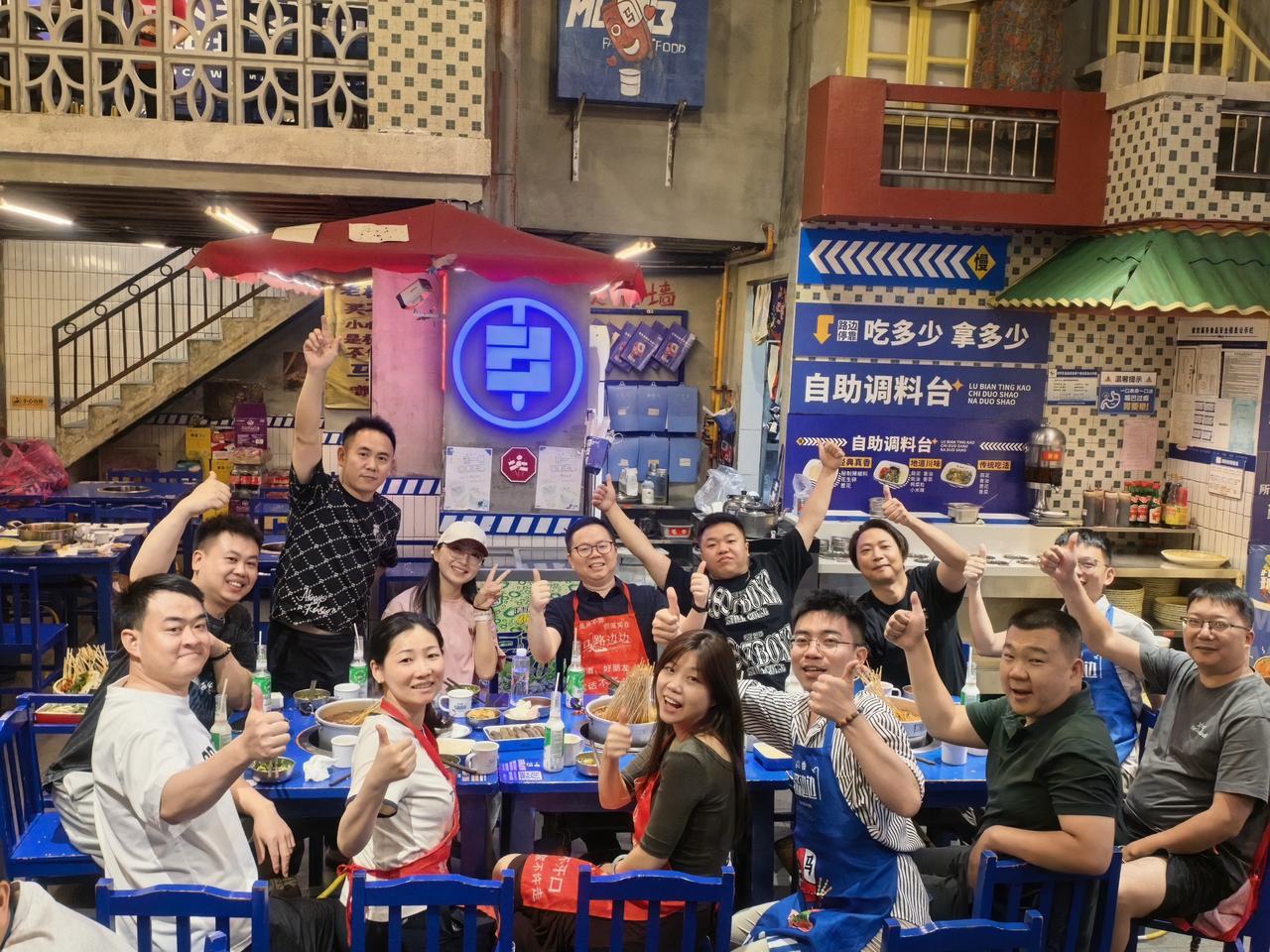 昨晚临时开播，一下来了差不多20个小伙伴，看样子老帽子在成都也还有点影响力

谢