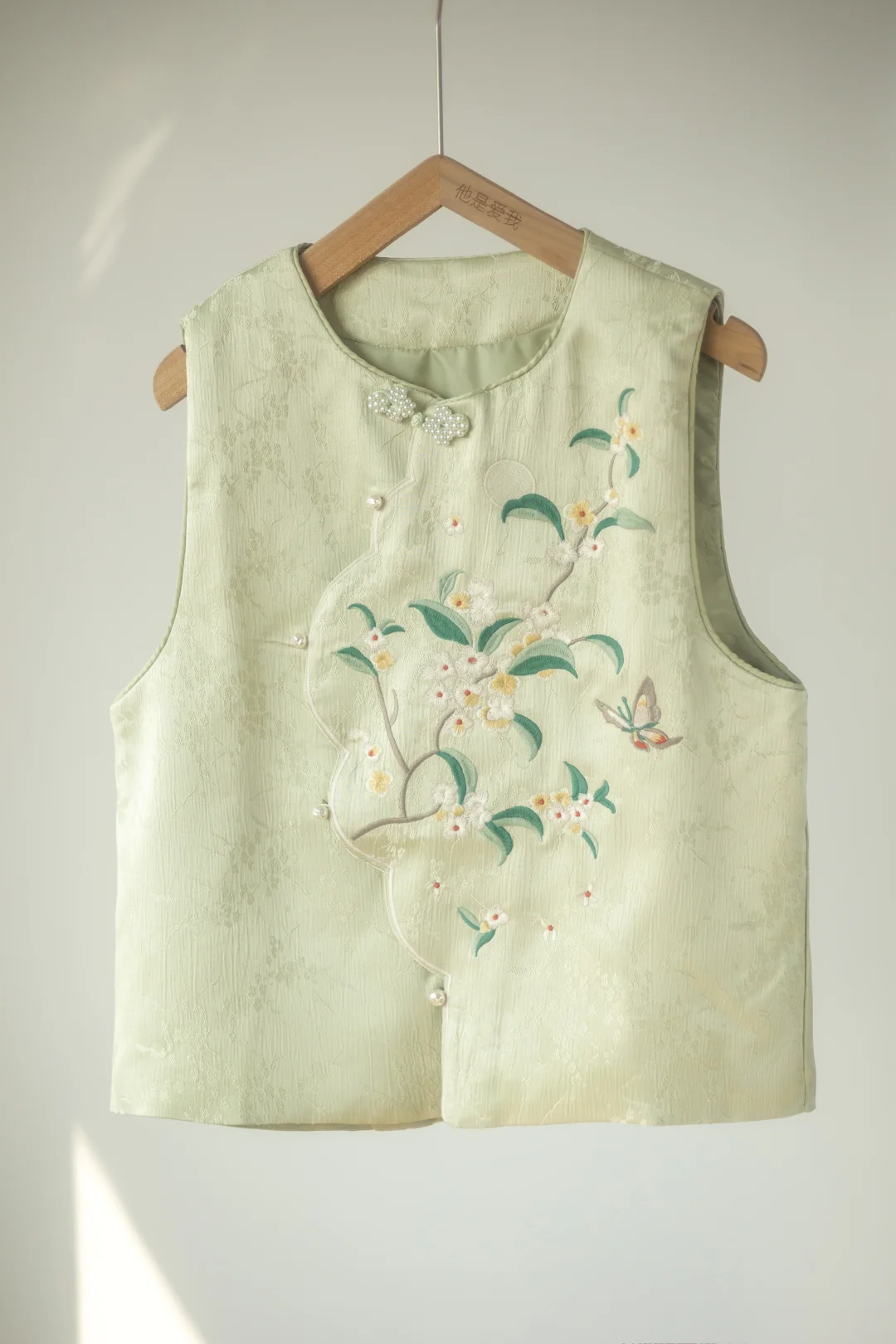 显白又有活力的绿色｜刺绣马甲