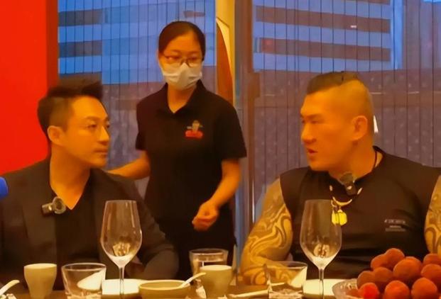 小汪带馆长逛北京火了！


小汪这次陪馆长逛北京
人们看了心里确实很舒服


馆