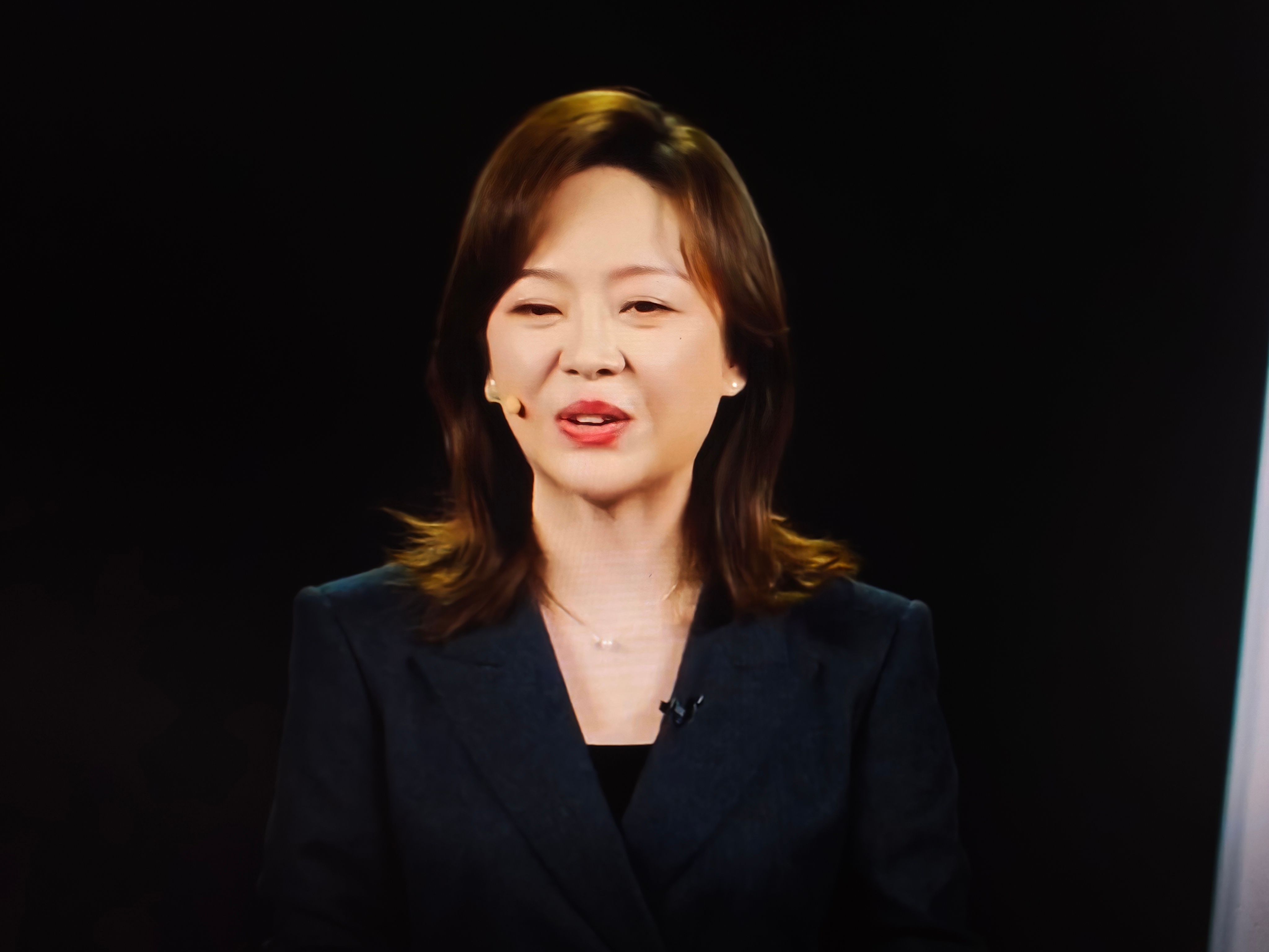 感觉比雷总讲的更轻松。 