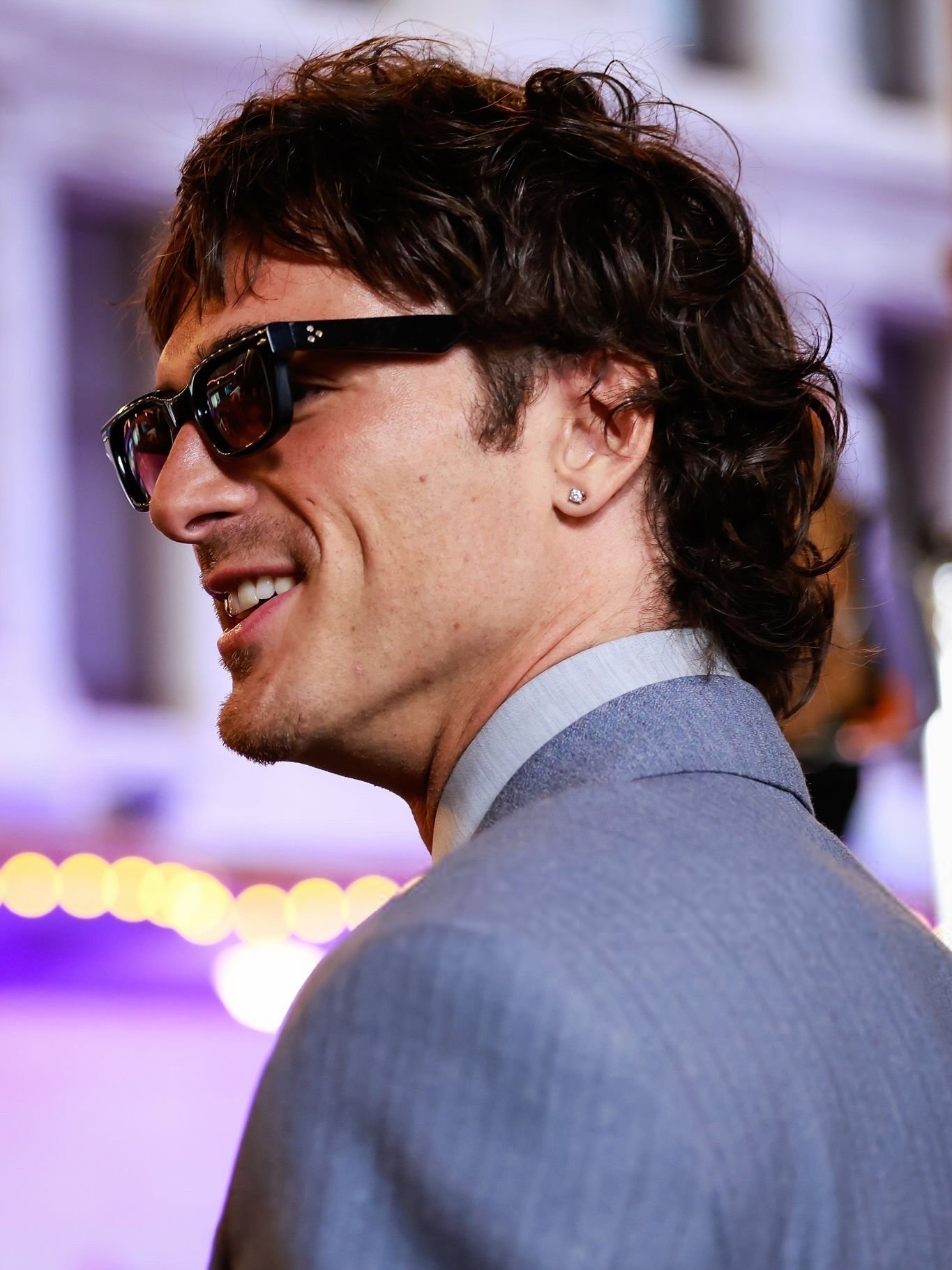 雅各布·艾洛蒂《呼啸山庄》 镶金牙套新造型，闪到你了嘛？✨