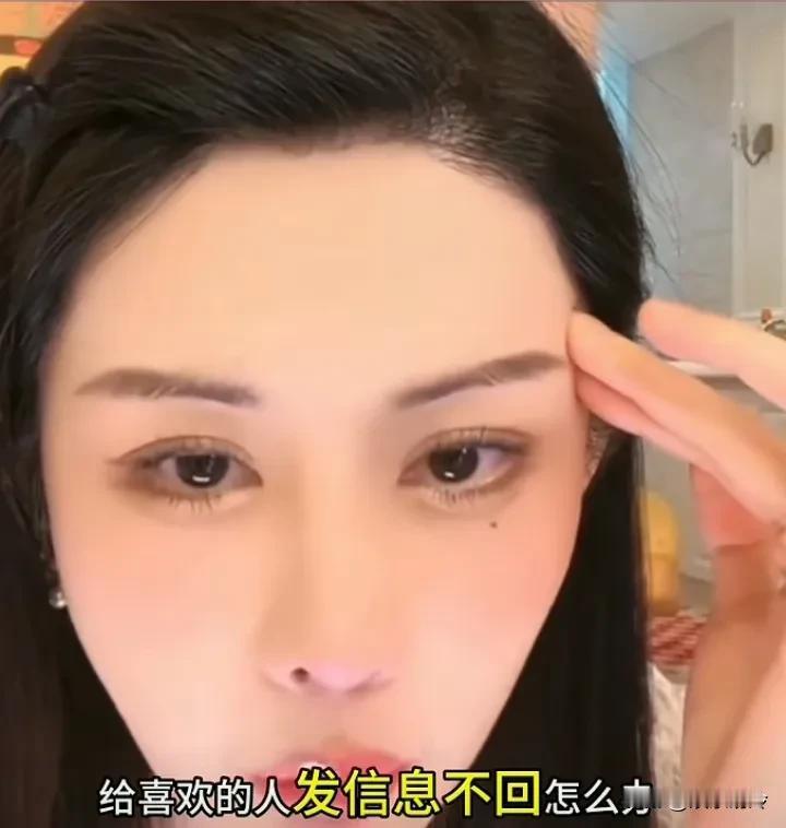 网友：给喜欢的人发信息不回怎么办？
韦雪：多发几个人总有人回你的。

网友评价：