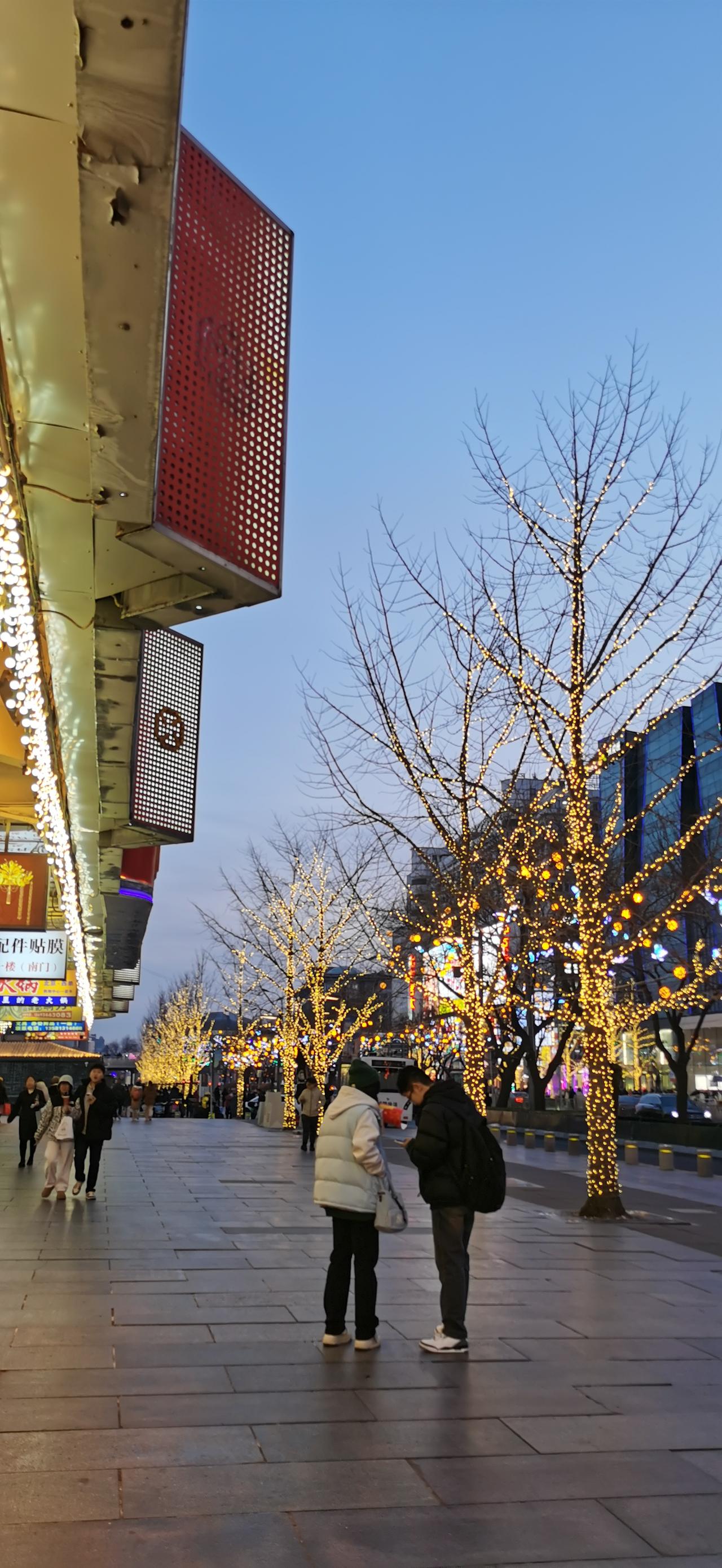我很难理解一些情感男女的骚操作。比如，有个女的告她男友，因为没有防护措施导致她怀