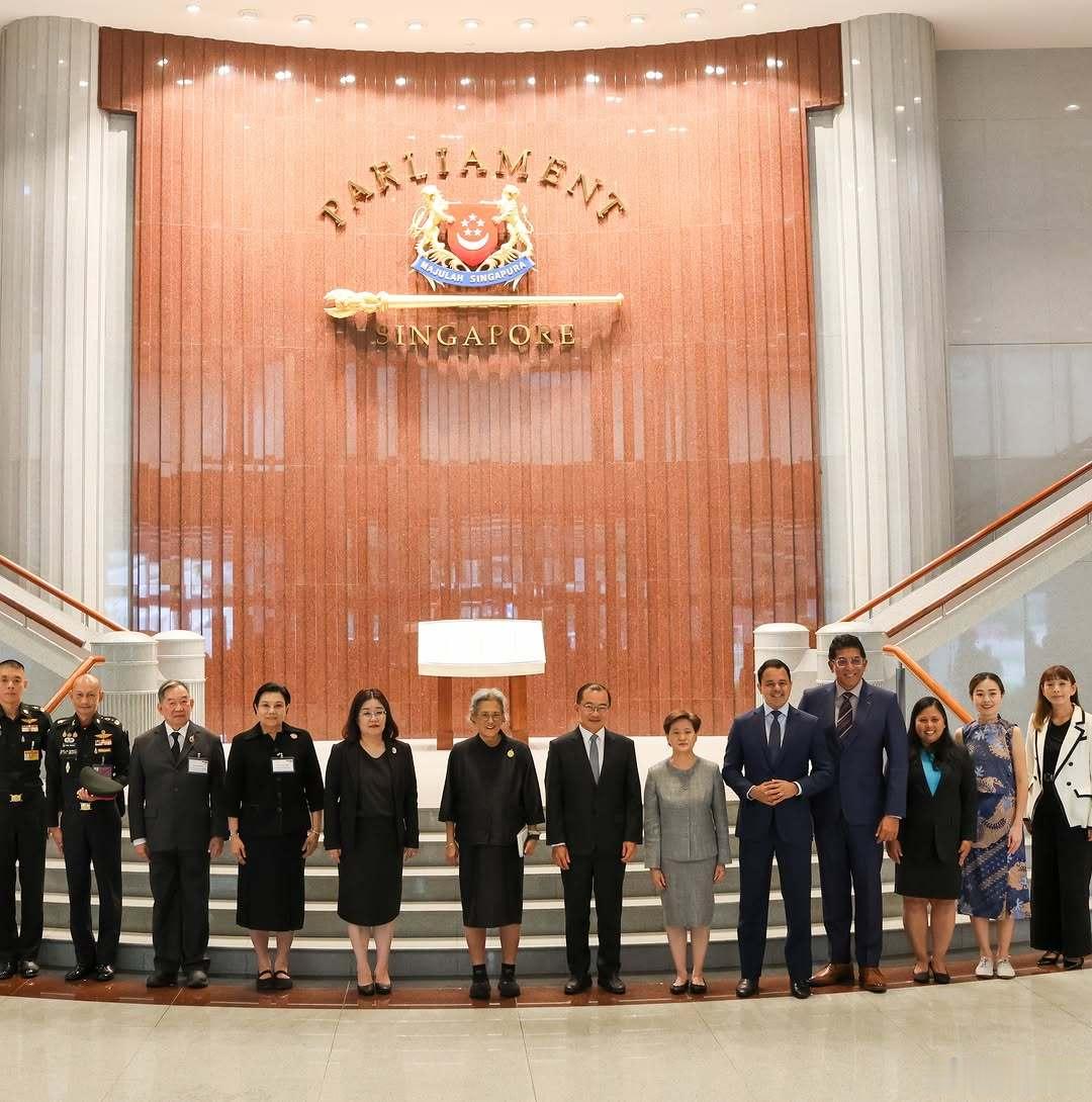 泰国王室 🇹🇭8月2日~8月4日，诗琳通公主访问新加坡国会。世界各国王室