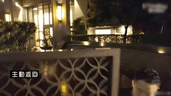 有人说，汪小菲这是在装深情人设！
想说他们都离婚了，还要不要装吗？而且还装的如此