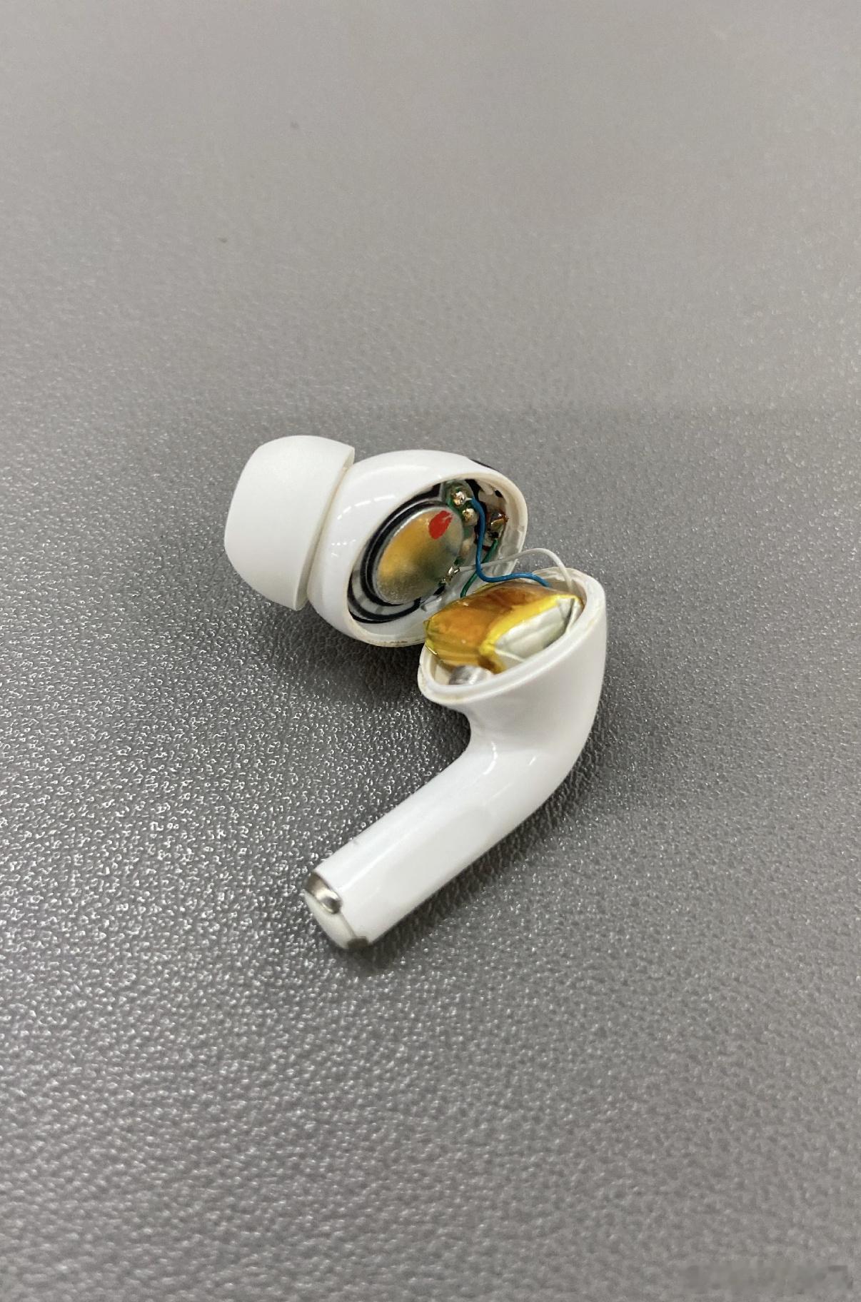 给大家看看苹果耳机原来灵感来自夹心面包🥪[嘻嘻]AirPodsiphoneiP